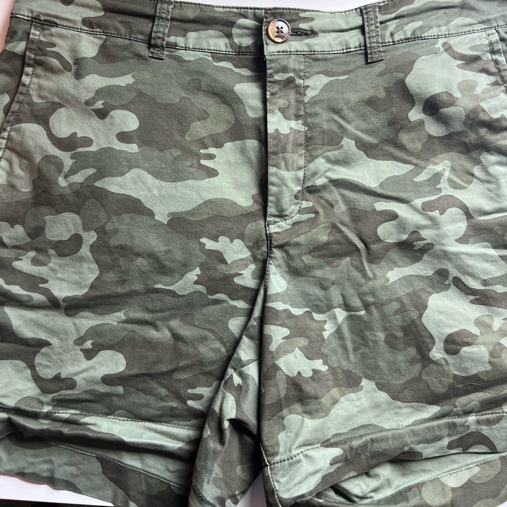 Old Navy, Everyday, high-rise shorts, 5” inseam (Khaki and camp pair) SOLD